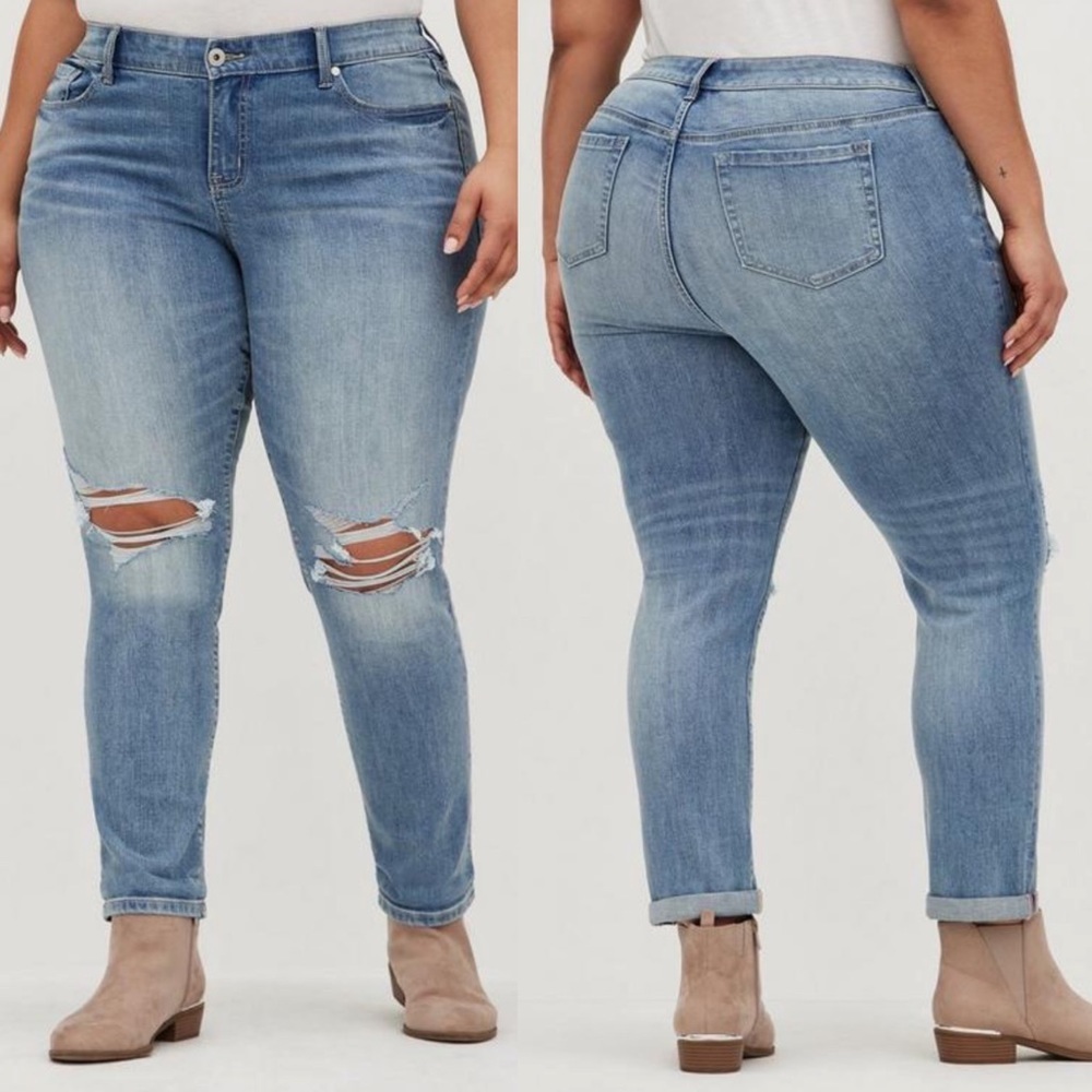 Torrid Medium Wash Distressed Boyfriend Straight Vintage Stretch Jeans Plus 22